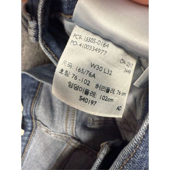 Levi’s Floral Women’s 505 Size 30x32” Jeans in good shape! - Picture 3 of 6